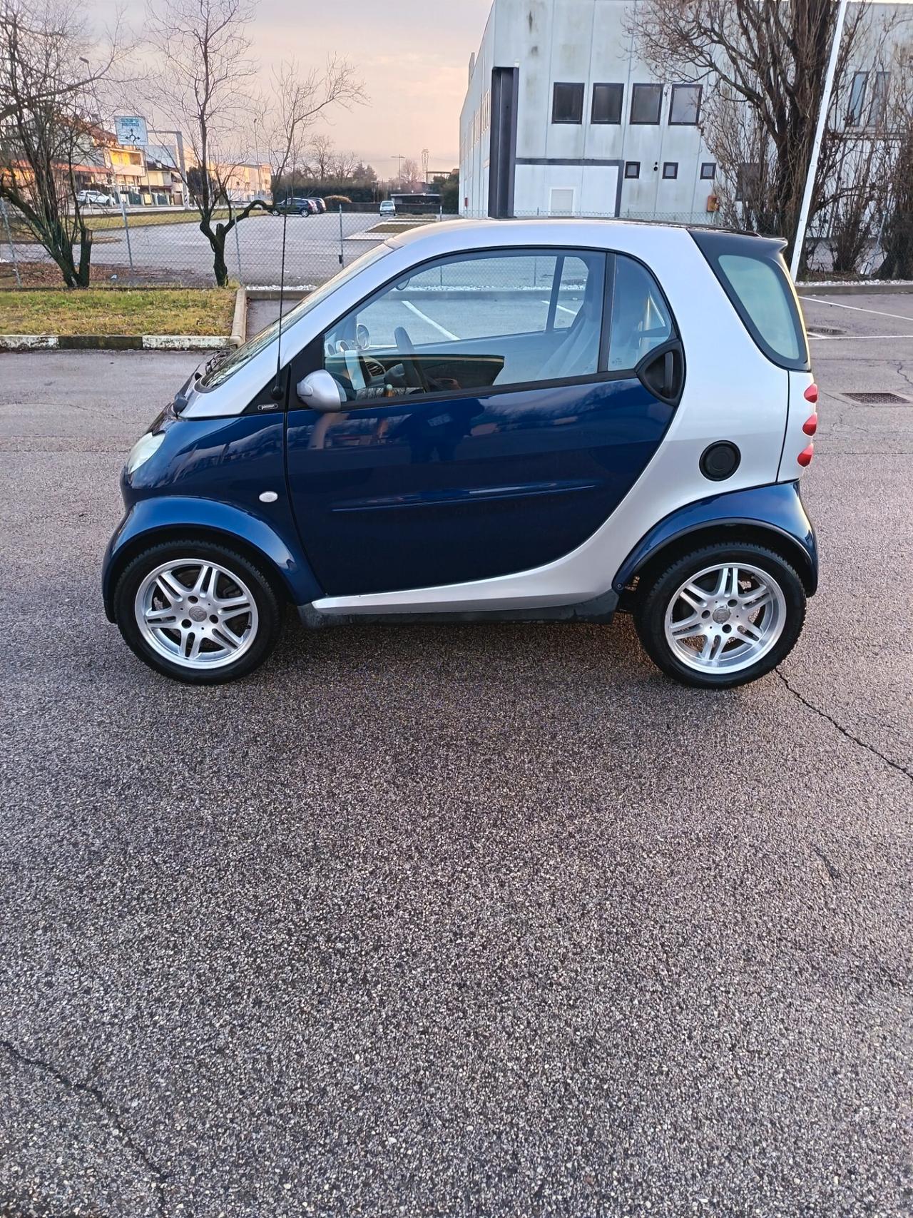 Smart ForTwo 700 coupé grandstyle (45 kW)