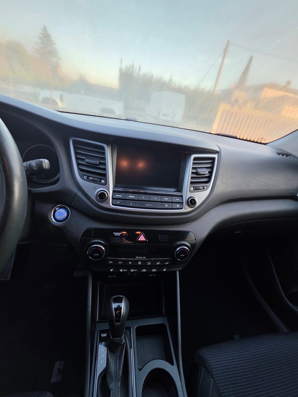 Hyundai Tucson 1.7 CRDi cambio automatico garantita 12 mesi