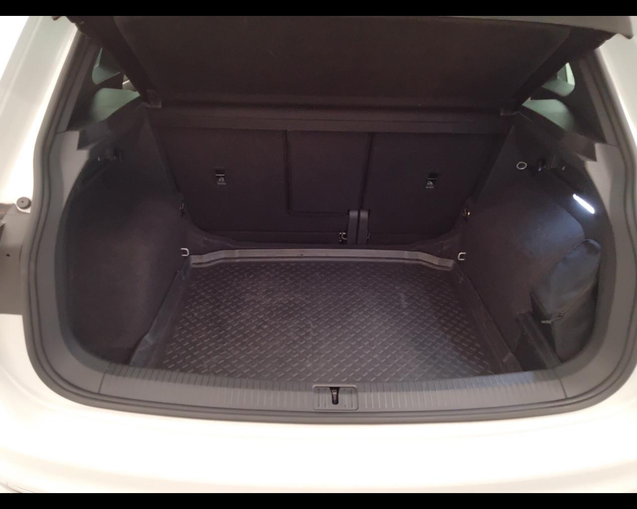 VOLKSWAGEN Tiguan II 2021 - Tiguan 1.5 tsi R-Line 150cv dsg