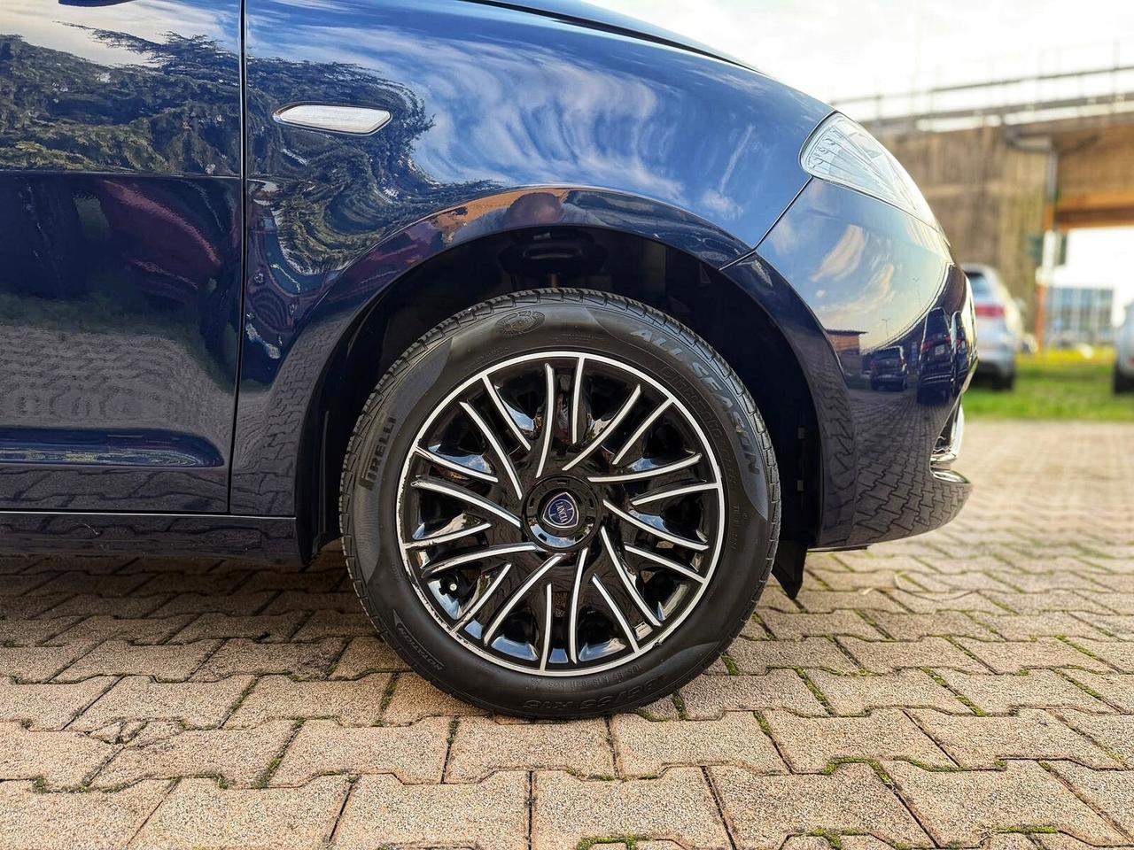 Lancia Ypsilon 1.2 69 CV 5 porte GPL OK NEOPATENTATI
