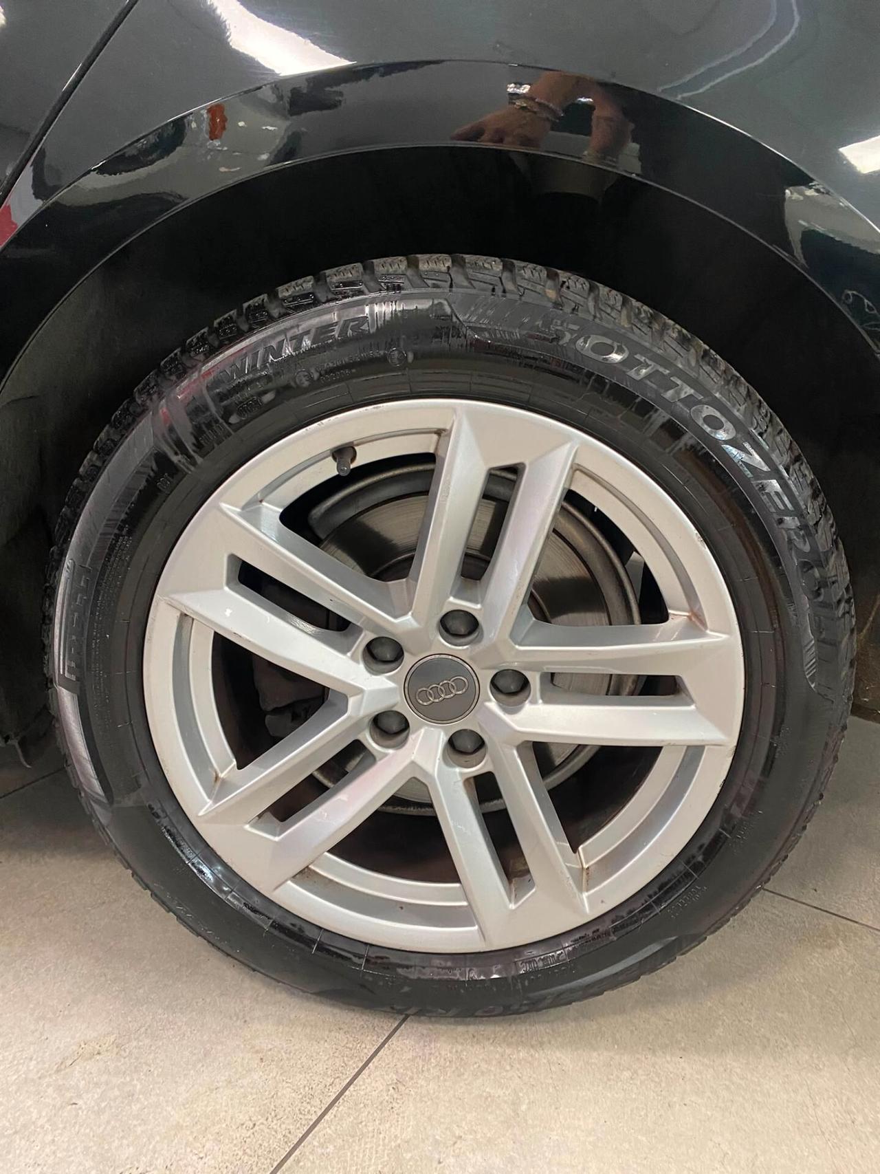 Audi A4 Avant 30 TDI S tronic Business