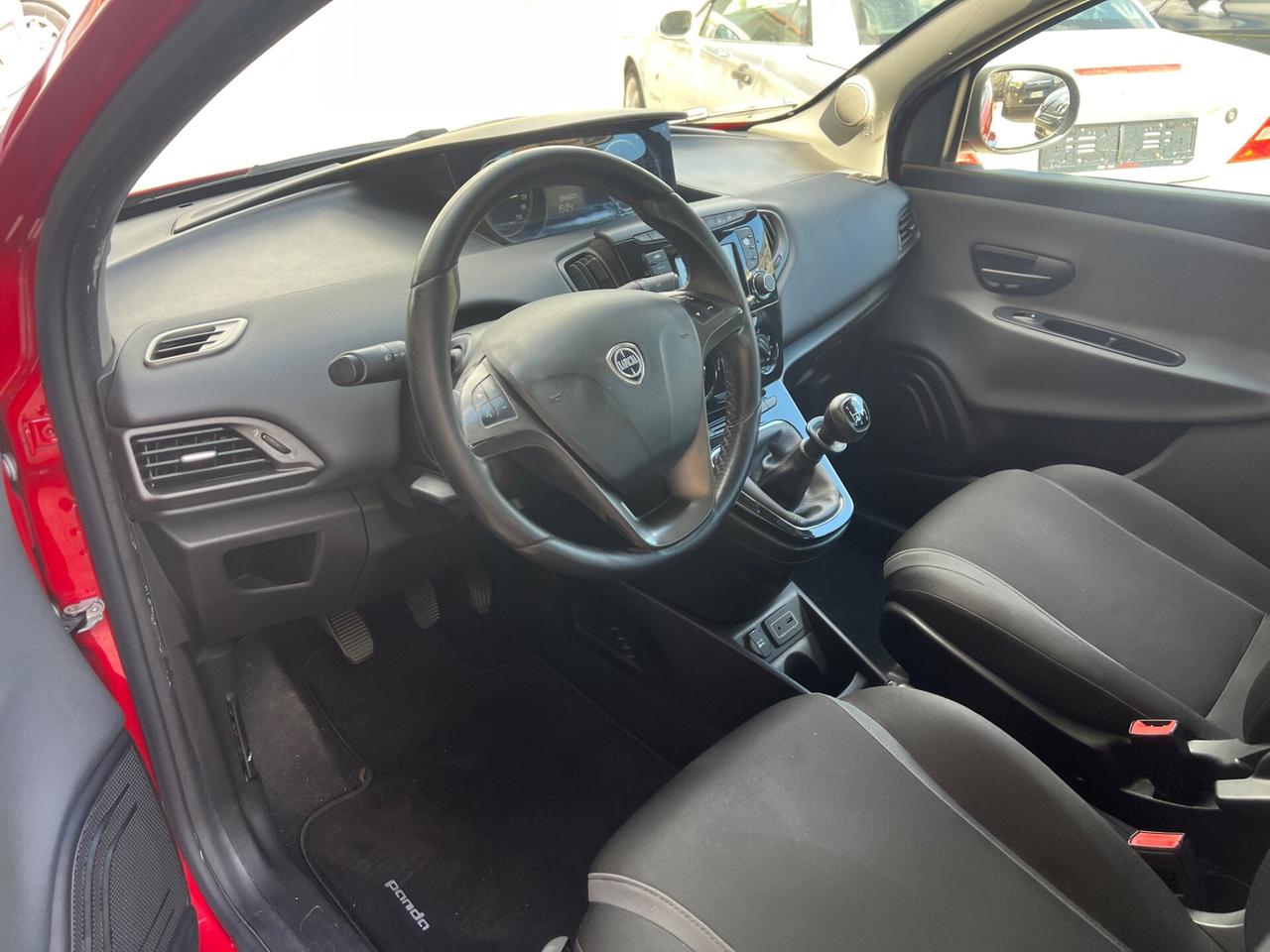 Lancia Ypsilon 0.9 TwinAir 85 CV 5 porte Metano Ecochic Silver