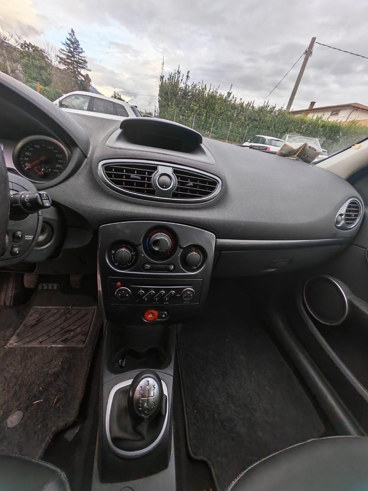 Renault Clio 1.2 16V 5 porte Yahoo! Garanzia 12 mesi