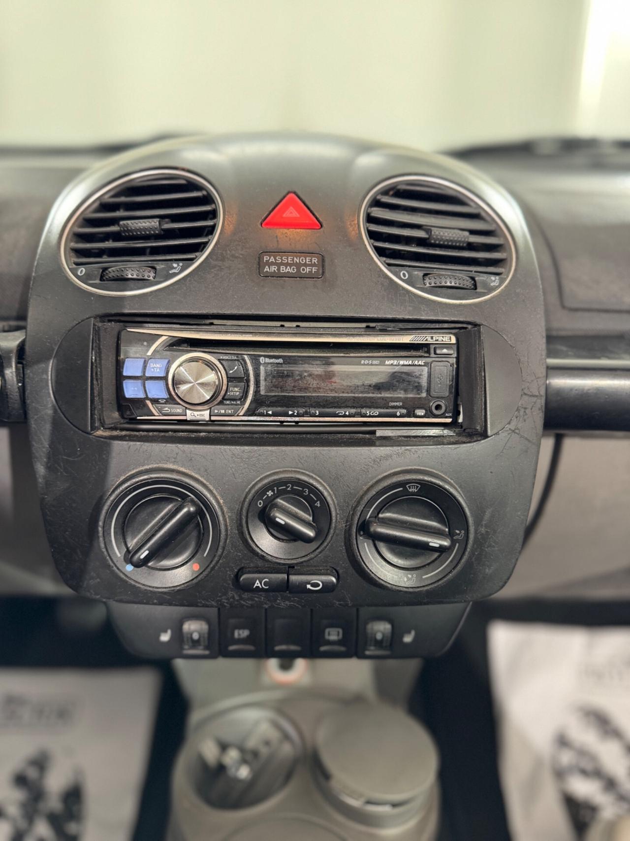 Volkswagen New Beetle 1.6 Cabrio