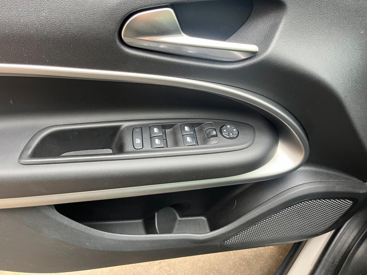 JEEP AVENGER 1.2 100CV ALTITUDE - UNICO PROPRIETARIO - NESSUN VINCOLO FINANZIARIO - IVA ESPOSTA AL 100% INCLUSA NEL PREZZO