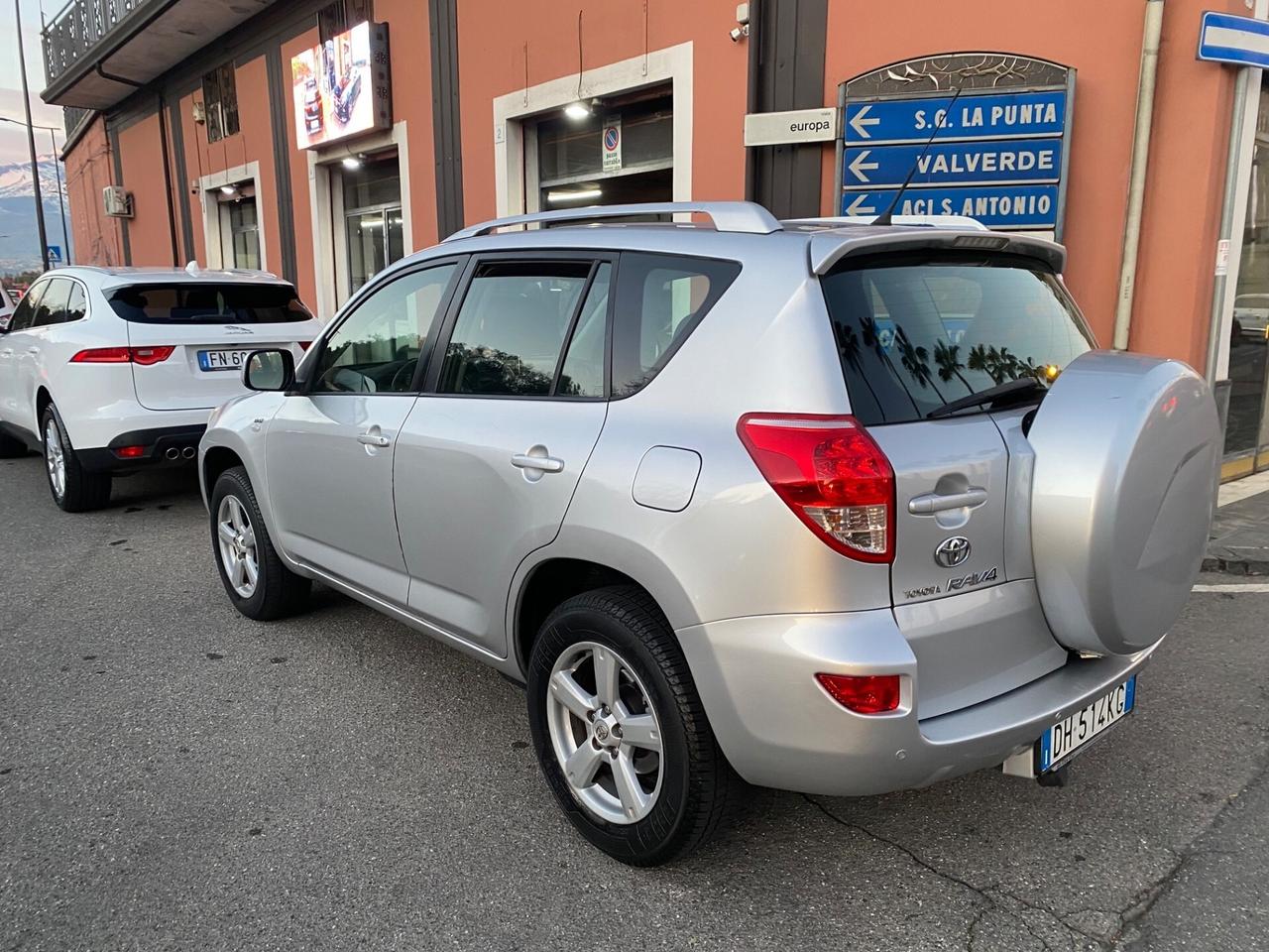 Toyota RAV4 2.2 D-4D 136 CV Sol GANCIO TRAINO