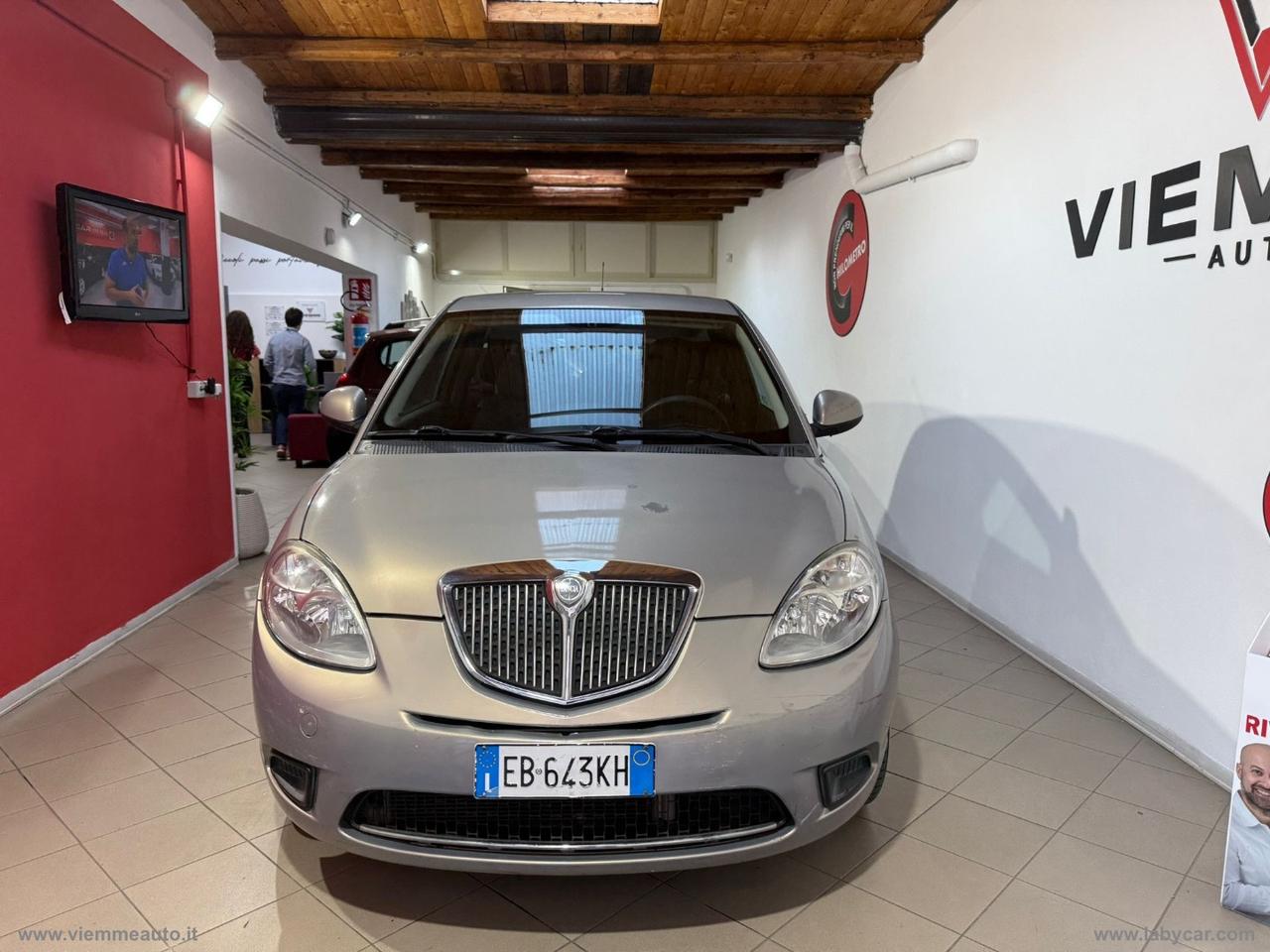 LANCIA Ypsilon 1.3 MJT 75 CV Versus