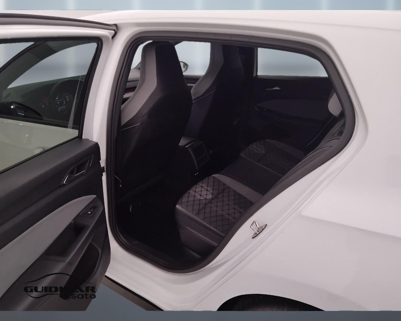 VOLKSWAGEN Golf VIII 2020 - Golf 1.5 etsi evo R-Line 130cv dsg