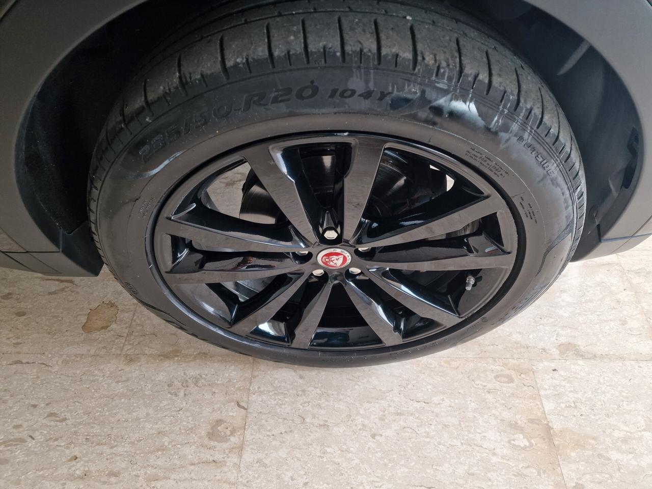 Jaguar E-Pace 2.0d 180 AWD TETTO