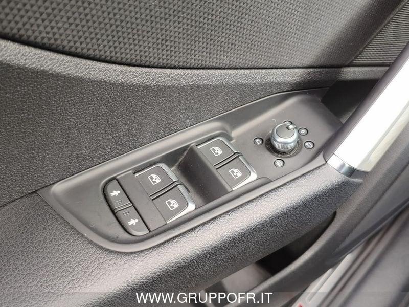 Audi Q2 35 TDI S tronic Identity Black