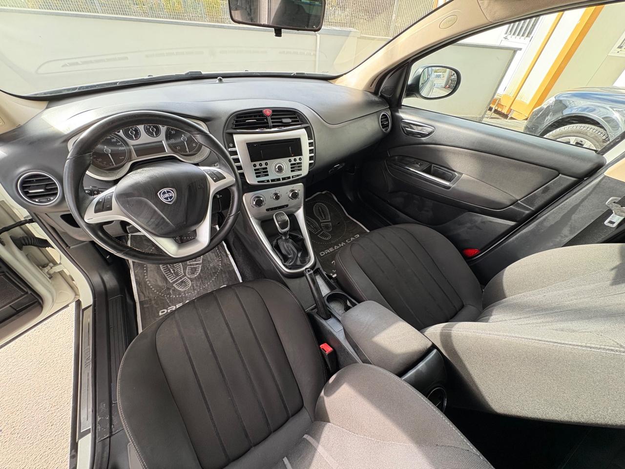 Lancia Delta 1.6 MJT DPF 105 CV Silver