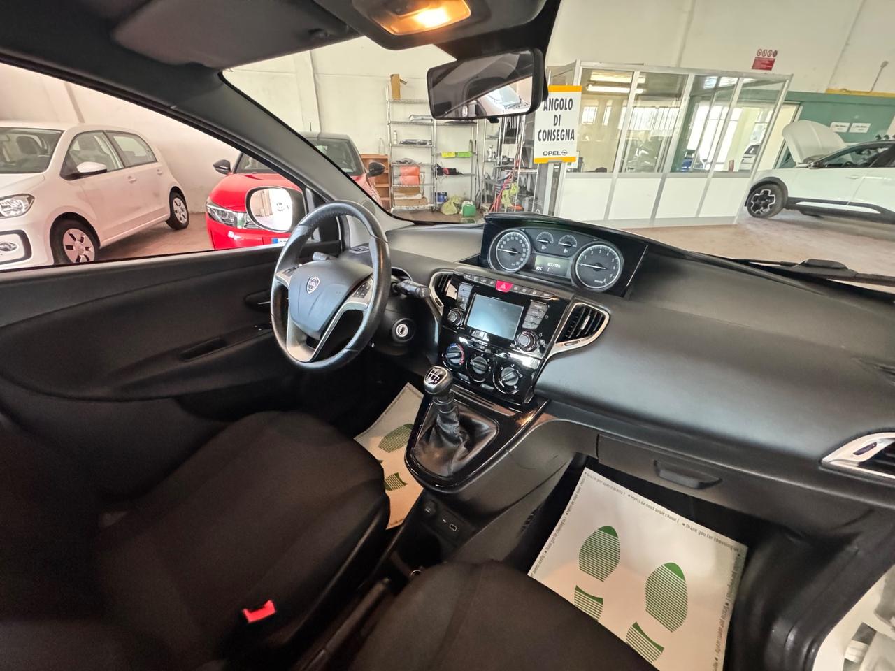 Lancia Ypsilon 1.0 FireFly 5 porte S&S Hybrid Ecochic Gold