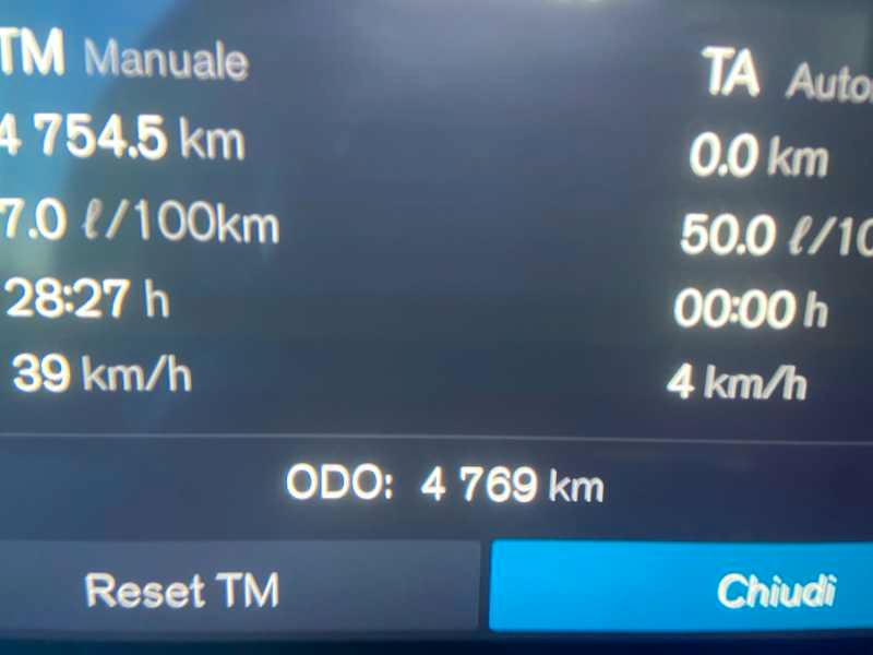 VOLVO XC40 2.0 b3 EssenTiaL AuTo