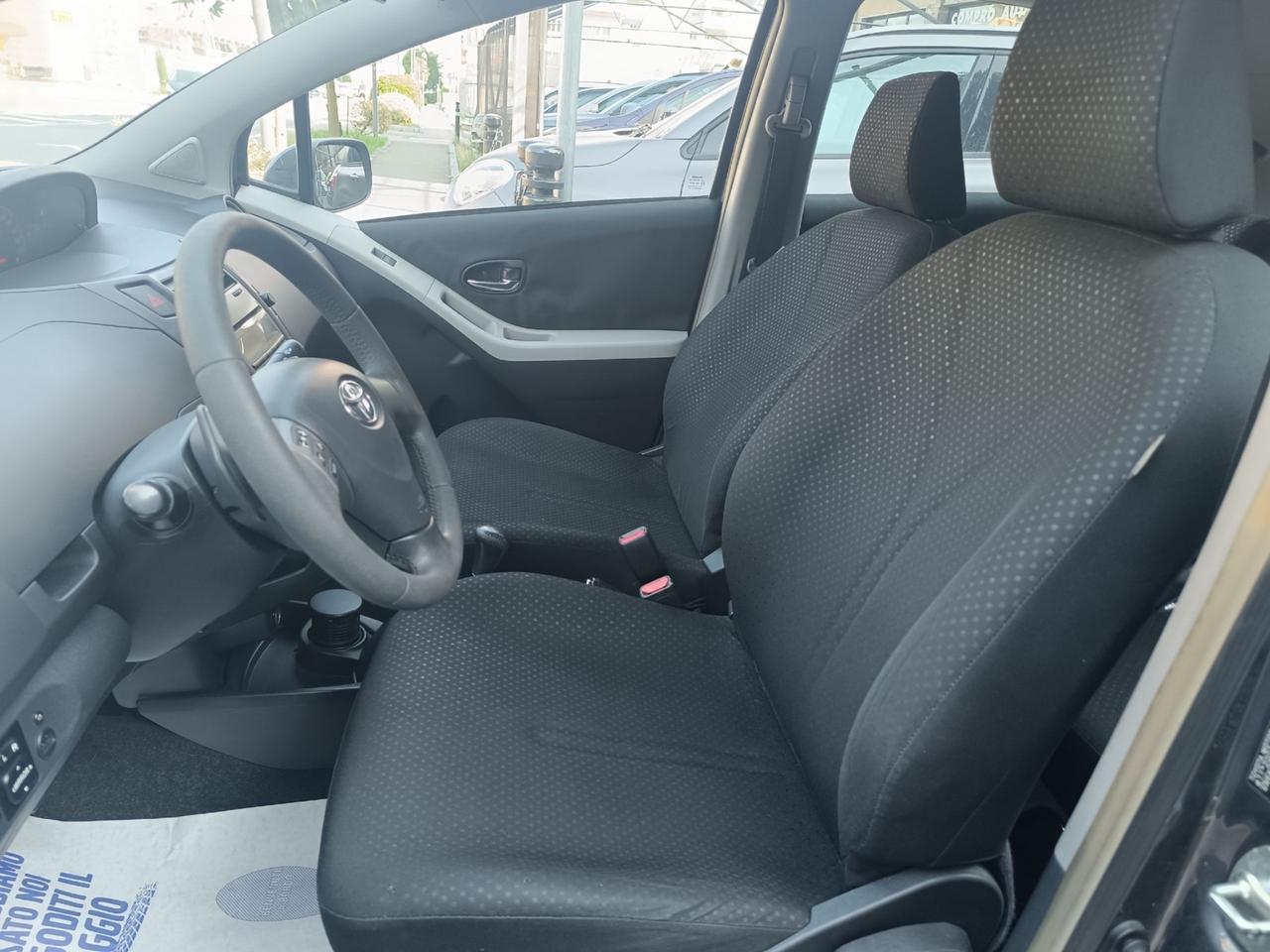 Toyota Yaris 1.3 AUTOMATICA M-MT Sol 2 TRENI GOMME
