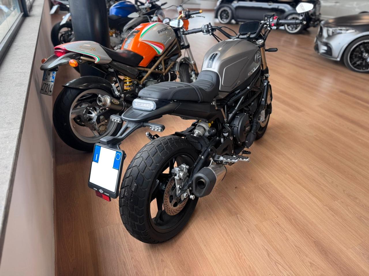 Benelli Leoncino 800