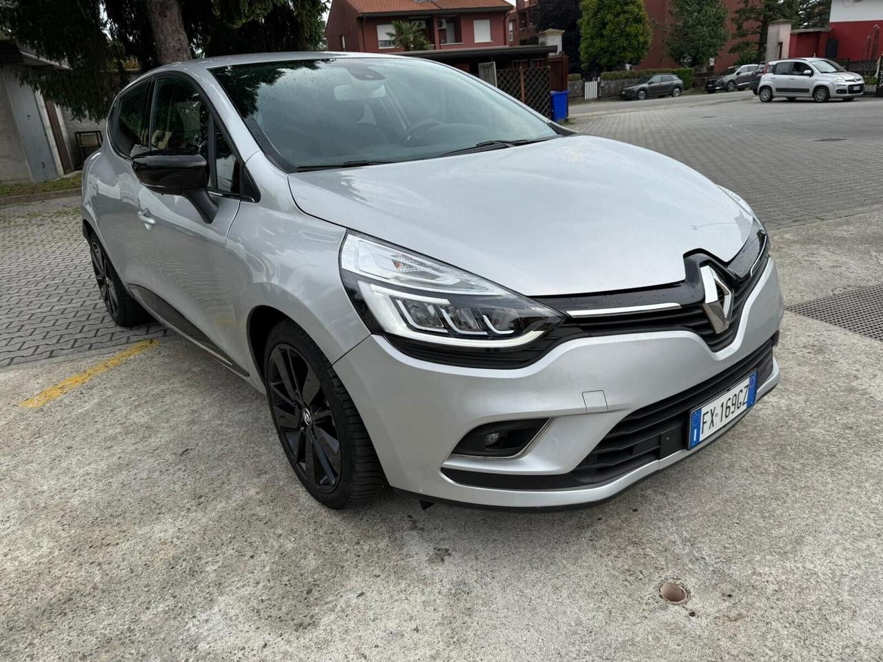 Renault Clio 5 porte Moschino 23200km neopatentati