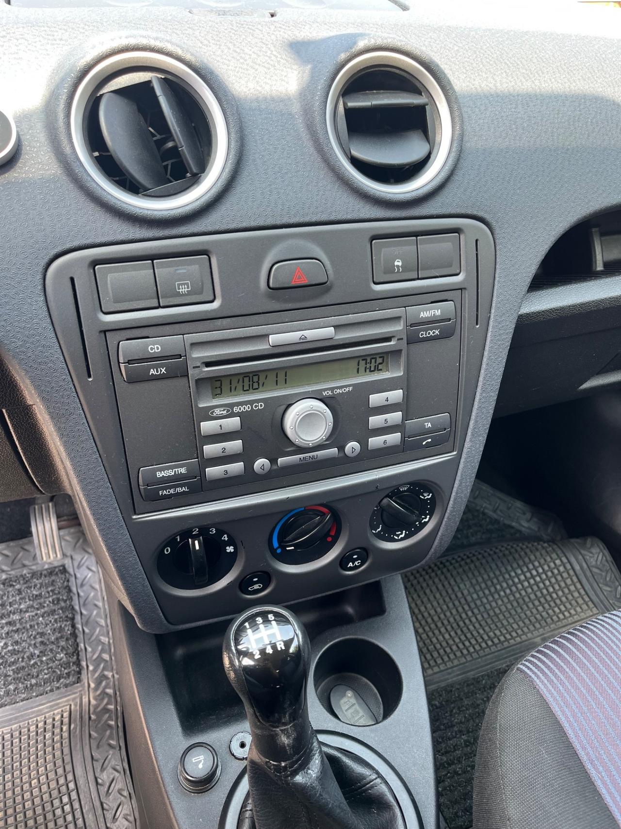 Ford Fusion UAV 1.6 16V 5p.