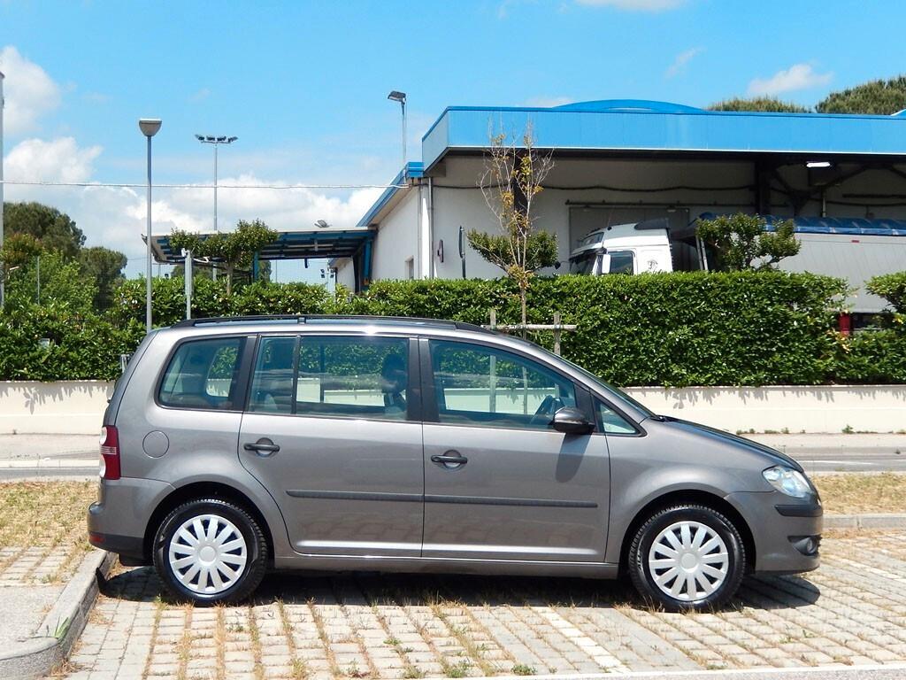 VOLKSWAGEN TOURAN 1.4 Metano della casa - 7 POSTI