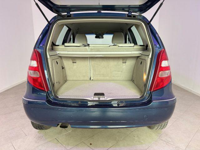 MERCEDES-BENZ A 150 Avantgarde Edition 10