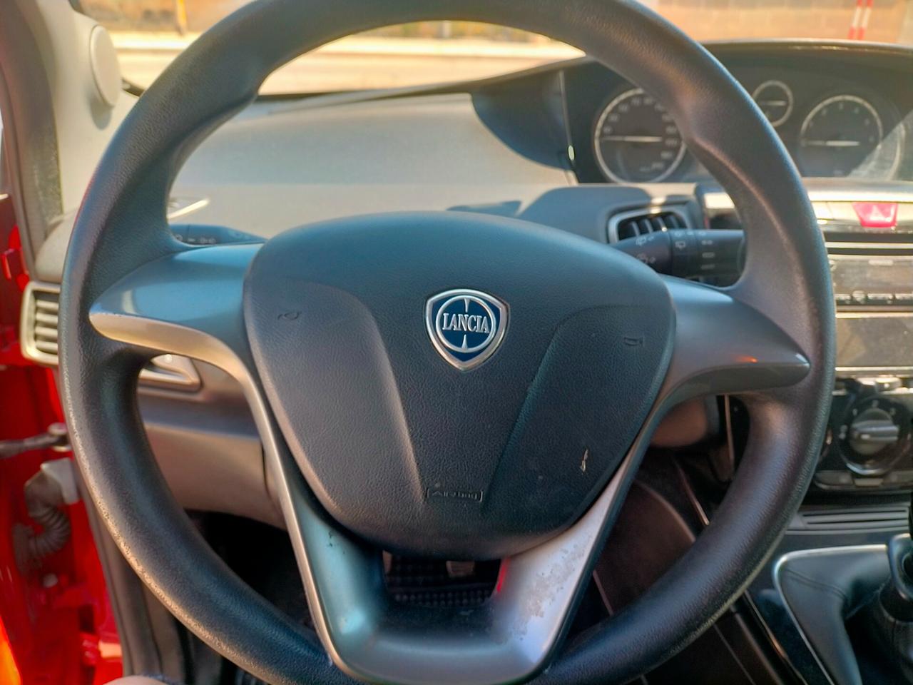 Lancia Ypsilon 1.2 69 CV 5 porte Silver