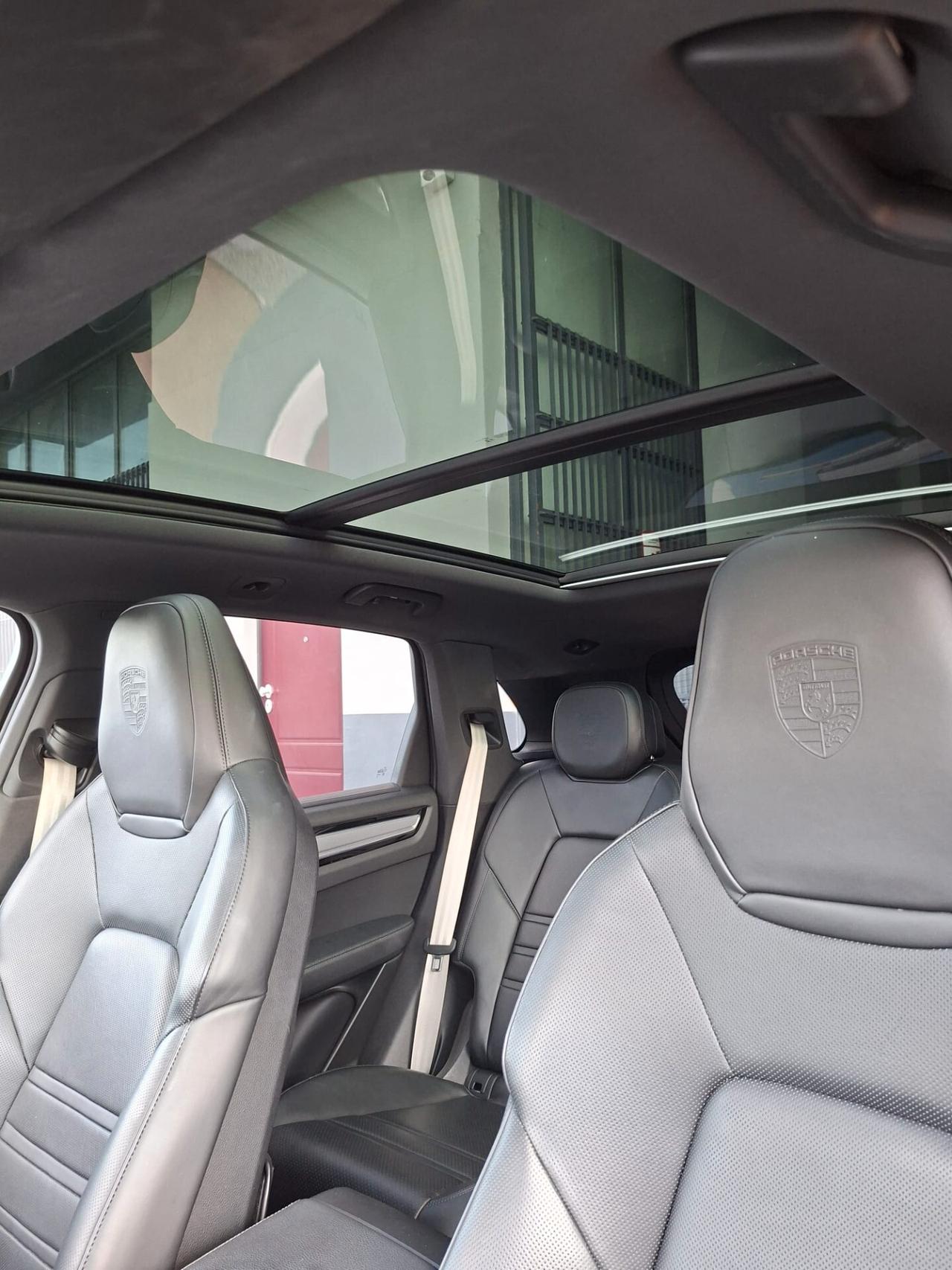 Porsche Cayenne 3.0 V6 E-Hybrid Platinum Edition