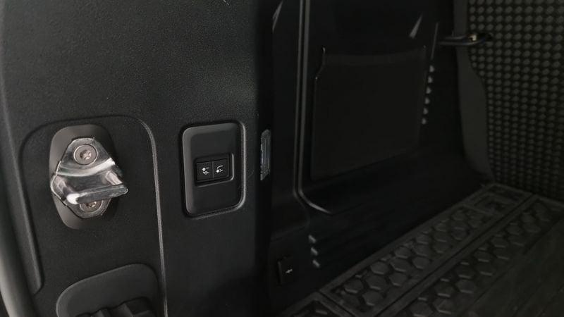 Land Rover Defender 110 3.0D I6 250 CV AWD Auto X-Dynamic SE