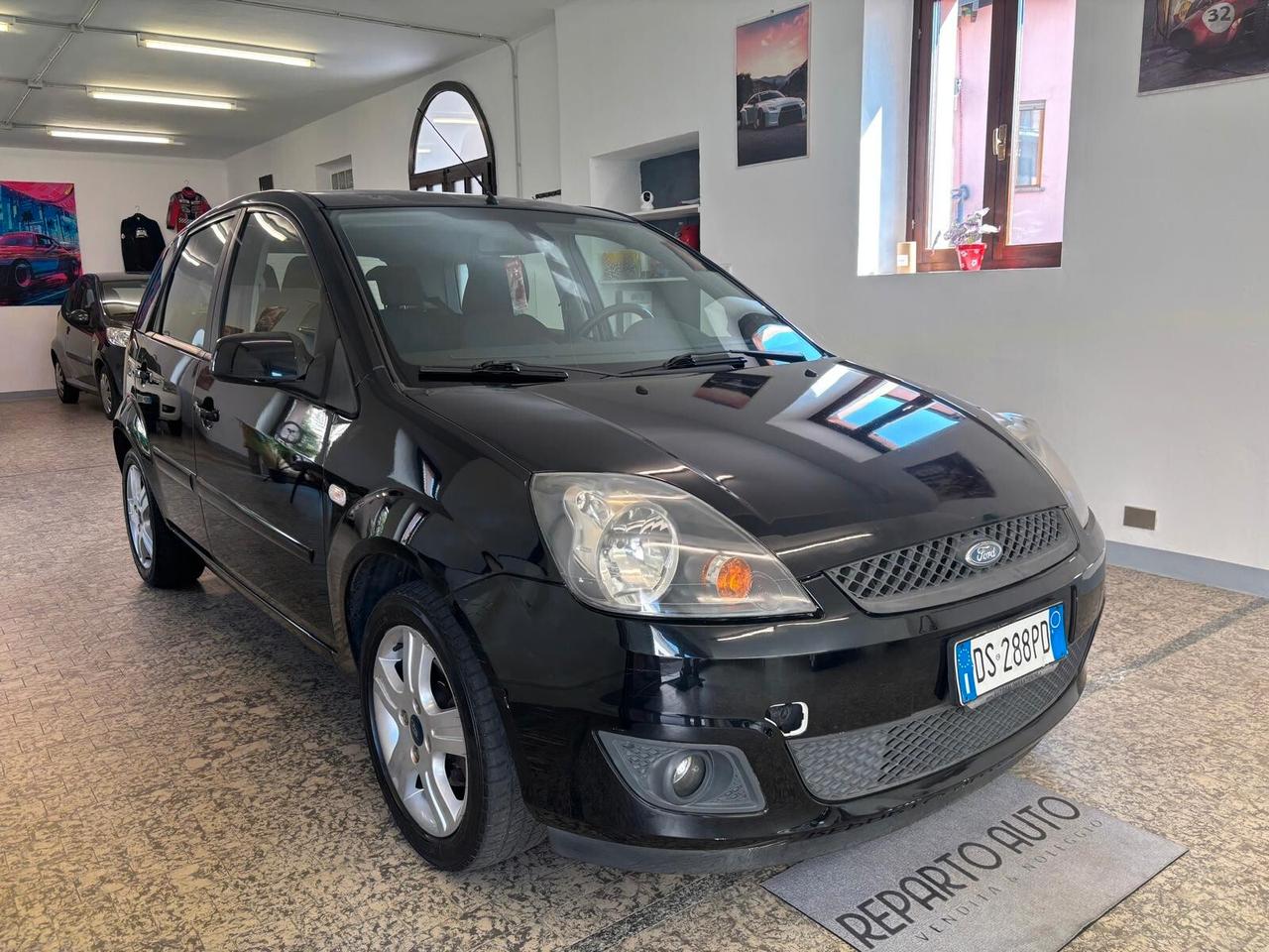 Ford Fiesta 1.2 16V 5p. Ghia