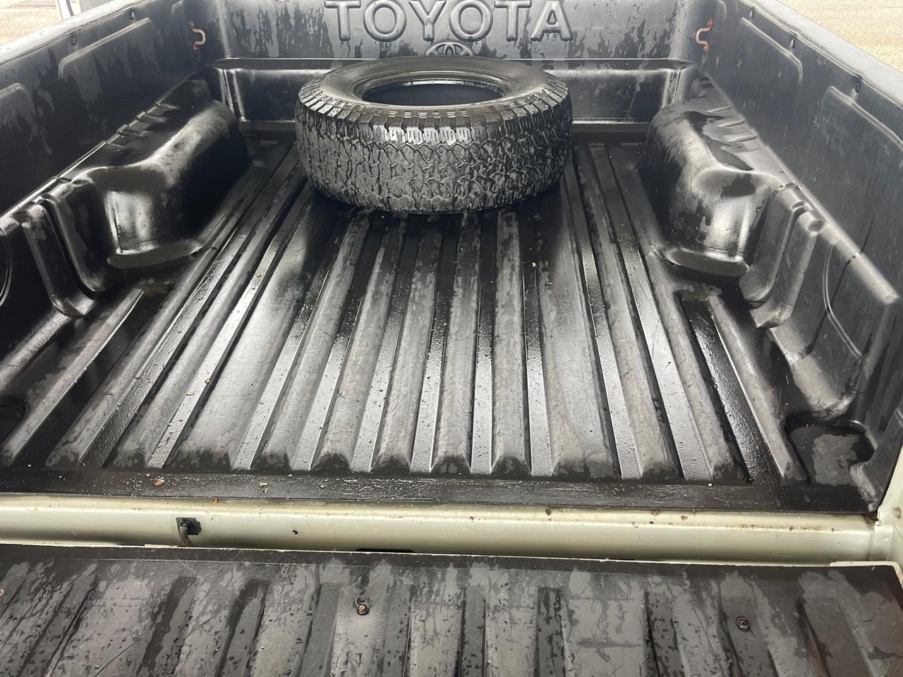 Toyota Hilux 2.5 D-4D 4WD 2p. Extra Cab SR 4x4