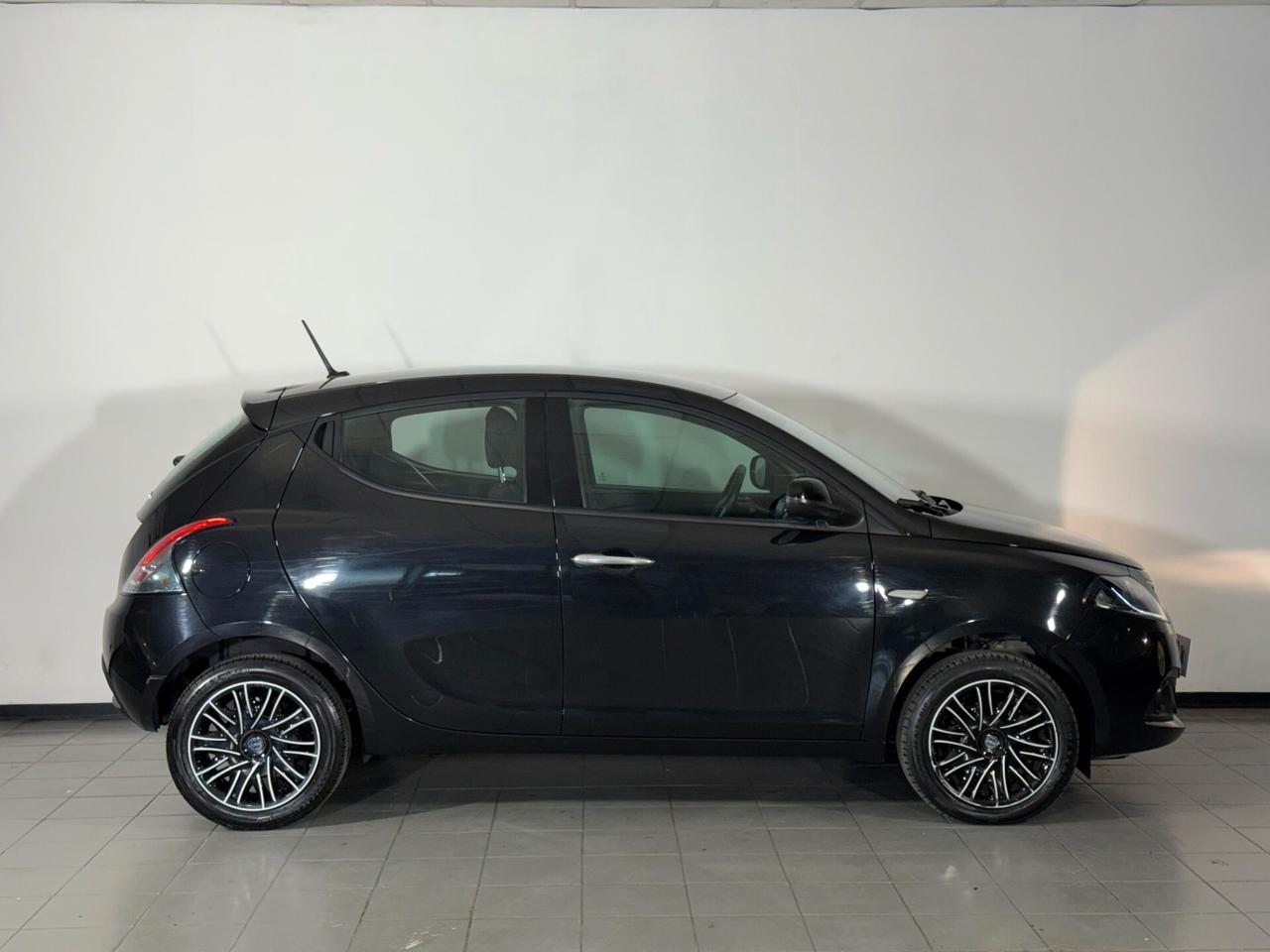 Lancia Ypsilon 1.0 FireFly 5 porte S&S Hybrid Gold LEGGI PROMO!