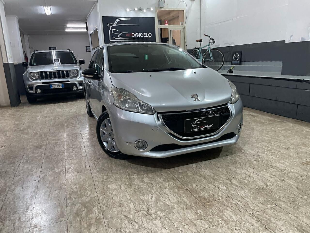 Peugeot 208 1.4 HDi 68 CV 5 porte Allure