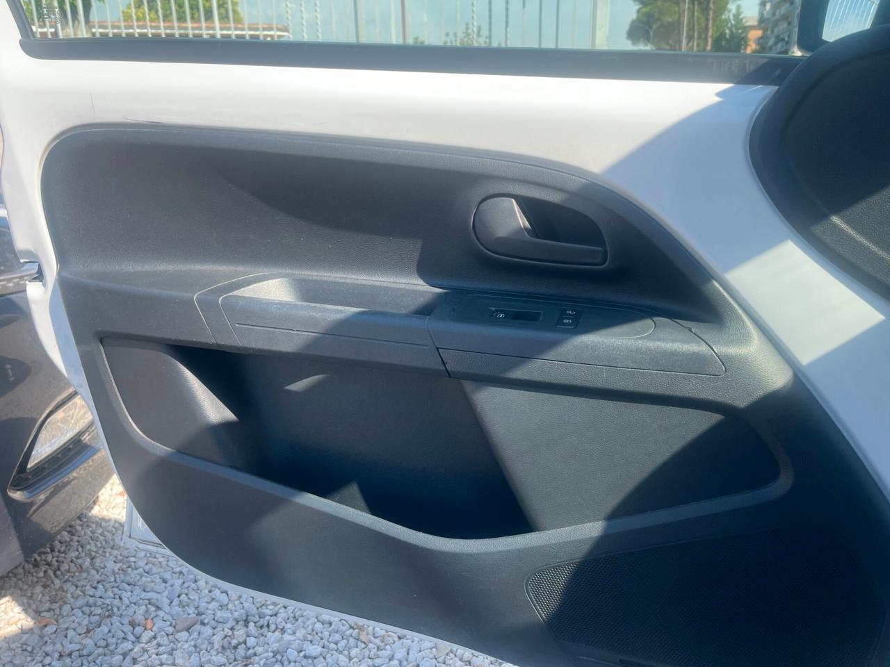 Volkswagen up 1000 BENZINA 5 PORTE KM CERTIFICATI 2014