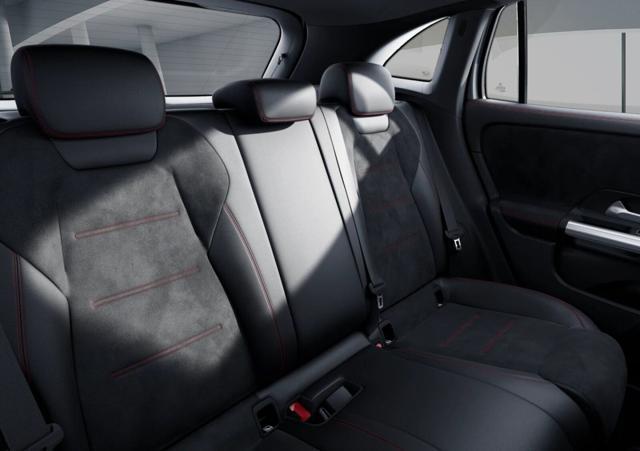 MERCEDES-BENZ GLA 180 Automatic AMG Line Premium