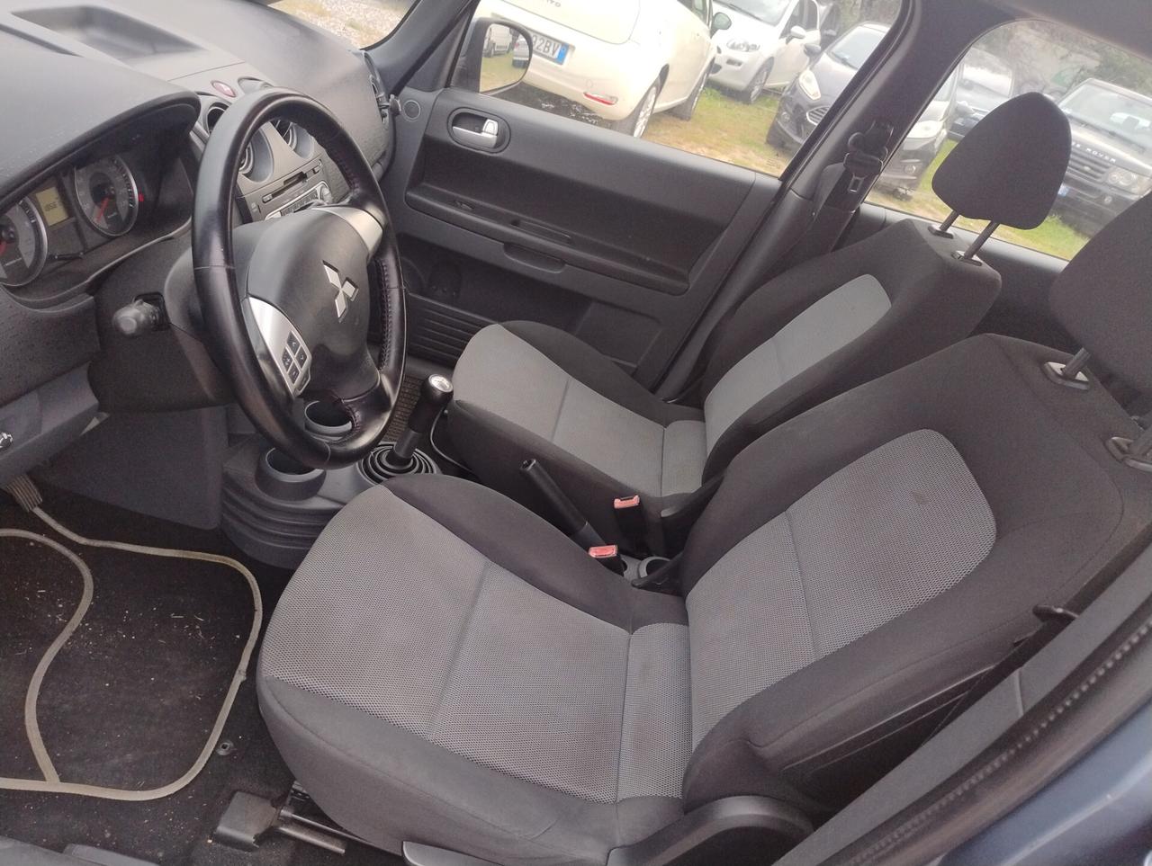 Mitsubishi Colt 1.1 12V 5p. Invite