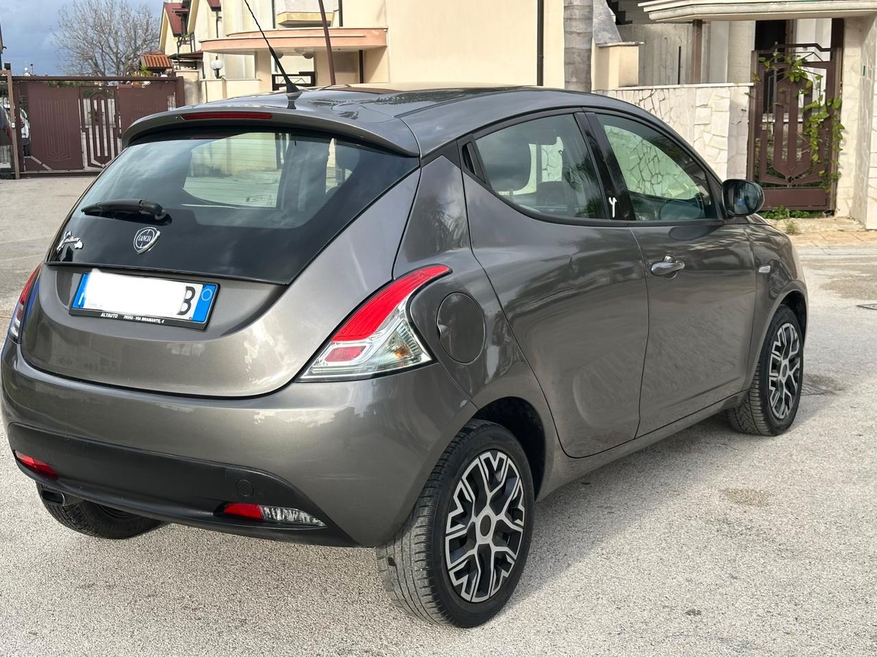 Lancia Ypsilon 1.2 69 CV 5 porte Gold