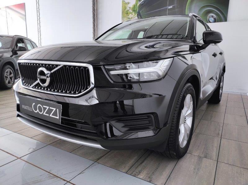 VOLVO XC40 (2017-->) - XC40 D3 Geartronic Momentum