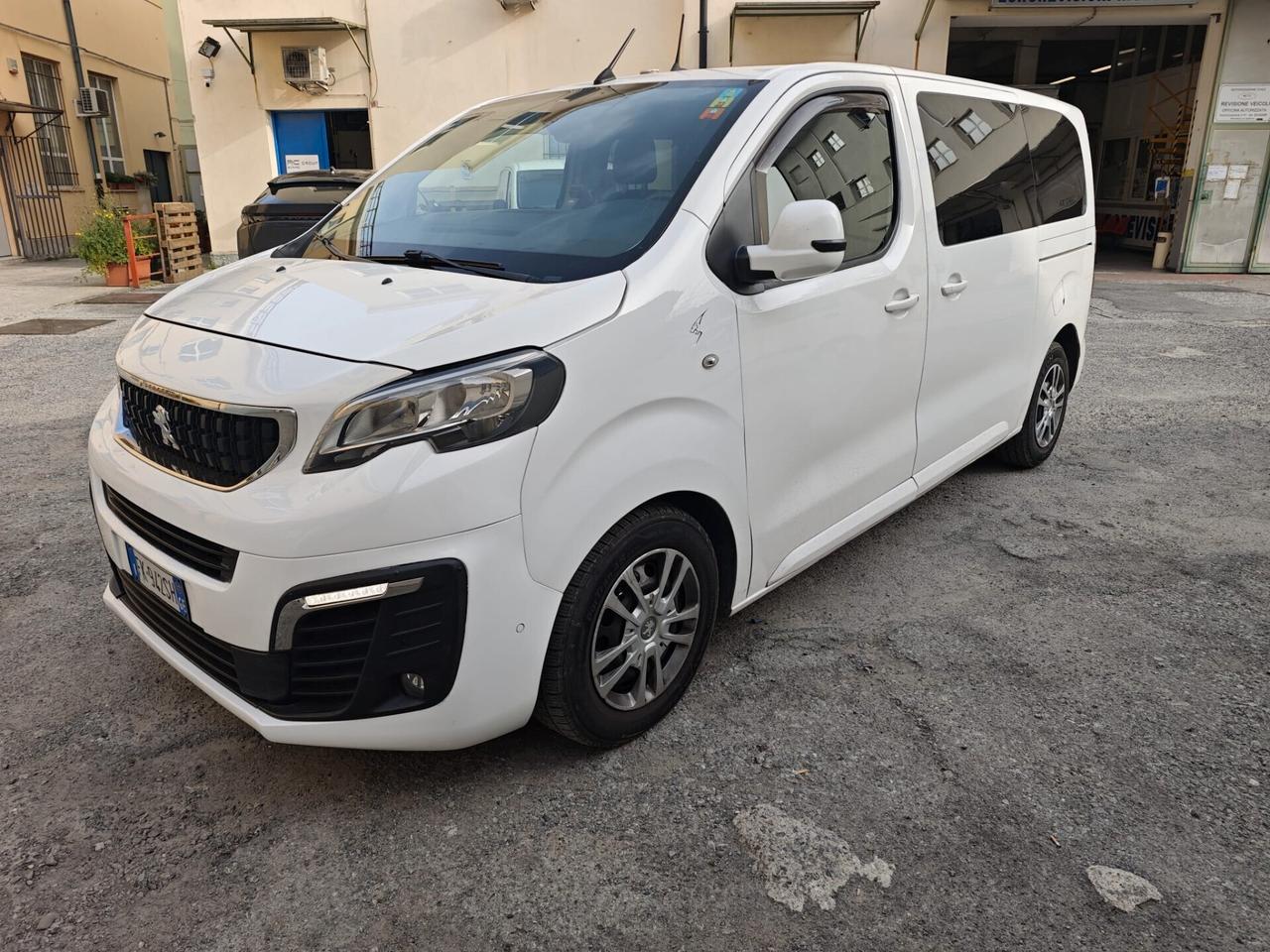 Peugeot Traveler- Pulmino 9 posti-2017
