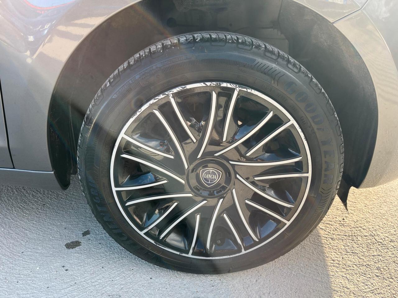 Lancia Ypsilon 1.0 FireFly 5 porte S&S Hybrid Oro