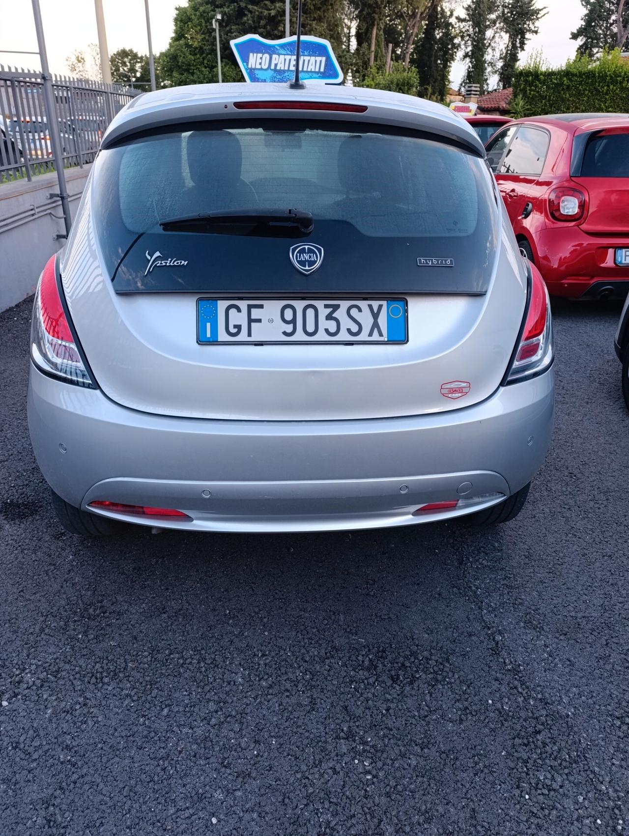 Lancia Ypsilon 1.0 FireFly 5 porte S&S Hybrid Ecochic Silver