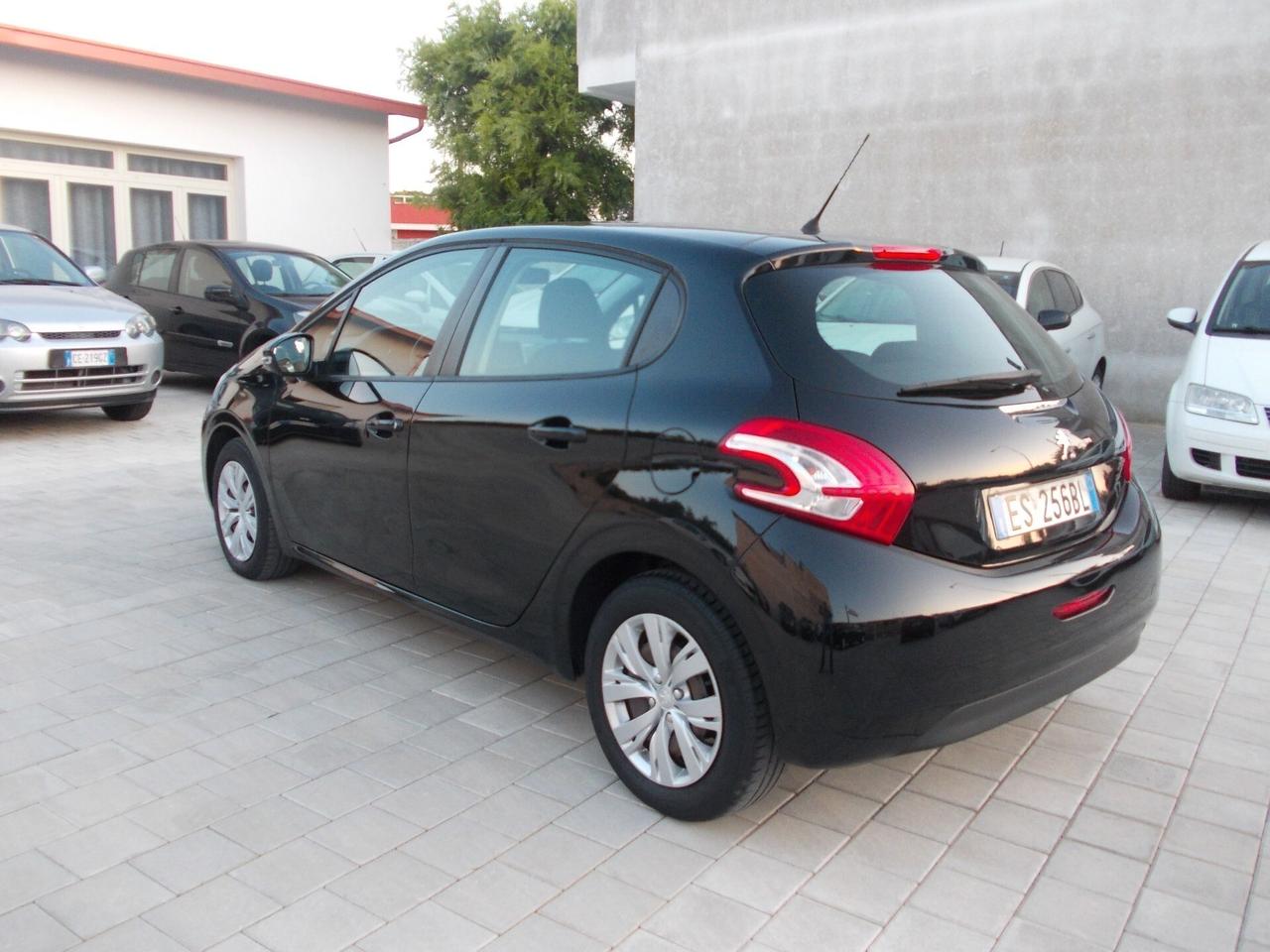 Peugeot 208 1.4 HDi - 2013