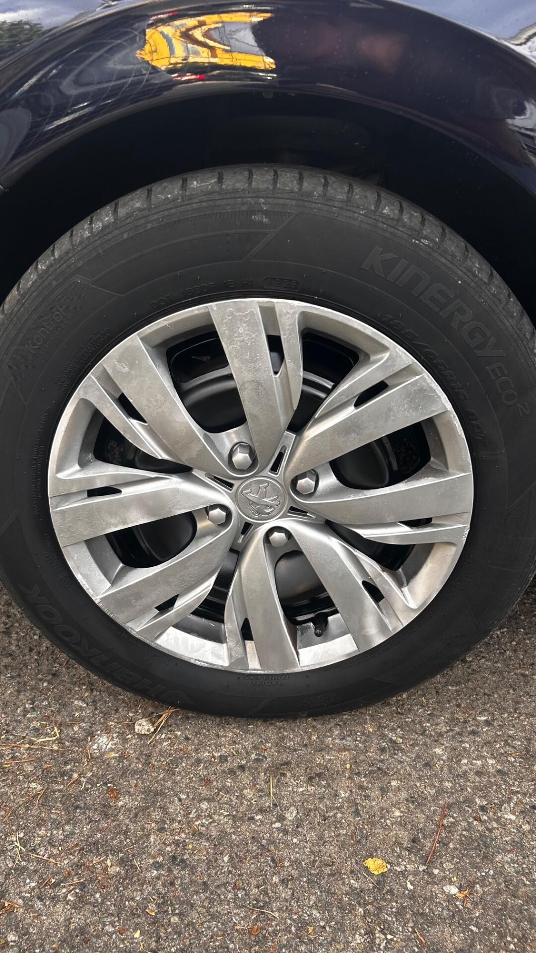 Peugeot 208 1.4 HDi 68 CV 5 porte Allure