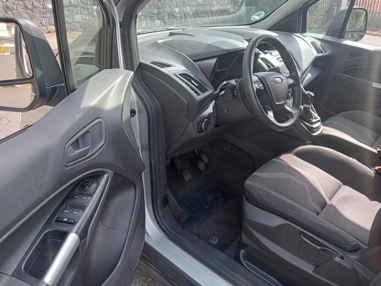 Ford Tourneo Connect Pianale ribassato con rampa disabili in carrozzina