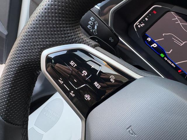 VOLKSWAGEN Tiguan 2.0 TDI 150 CV SCR DSG R-Line LUCI AMBIENTE