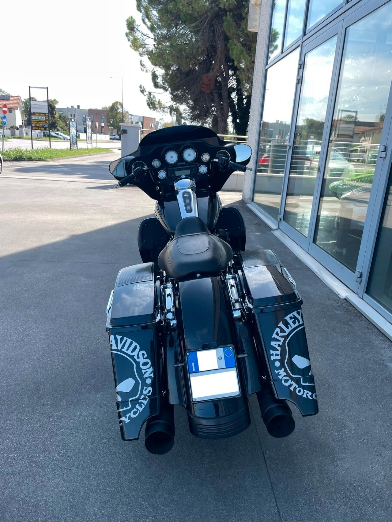 Harley-davidson FLHX Street Glide Touring six speed radio