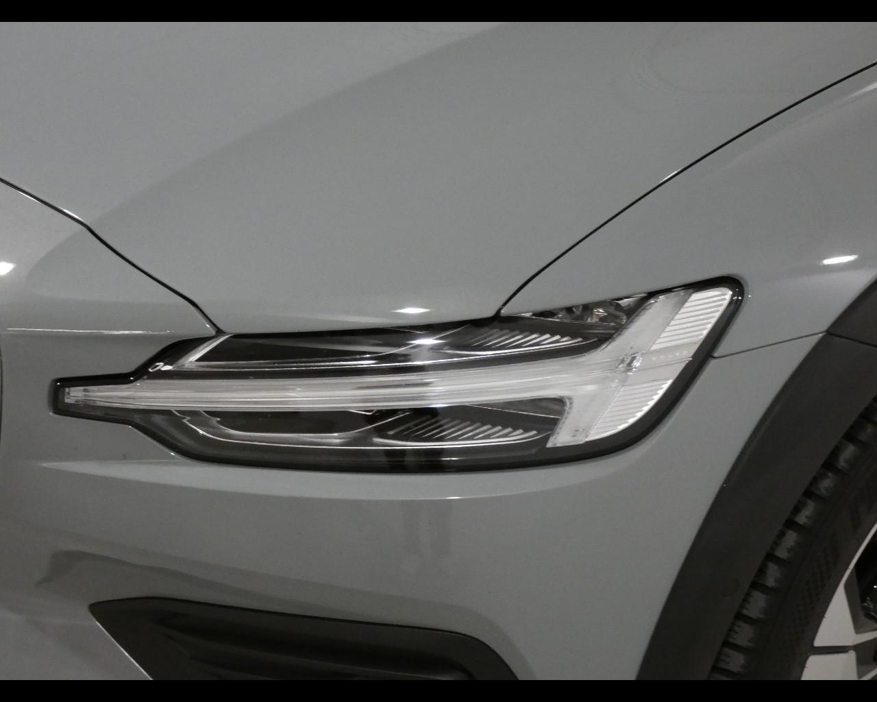 VOLVO V60 CC (2018-2024) - V60 Cross Country B4 (d) AWD automatico Ultimate