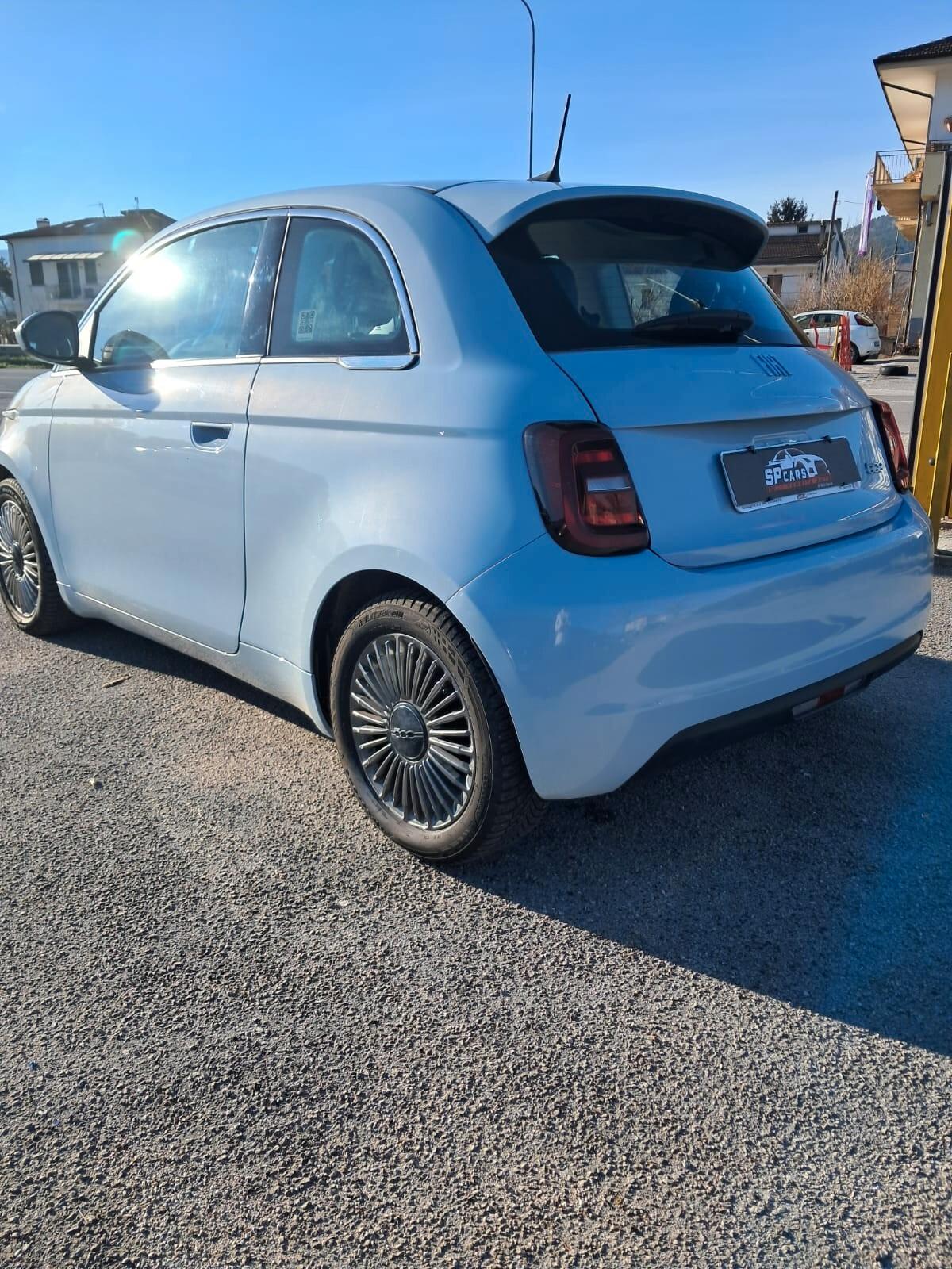 Fiat 500 500e Berlina 42 kWh La Prima