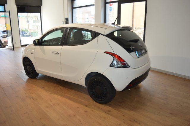 LANCIA Ypsilon 1.0 FireFly 5 porte S&S Hybrid Silver