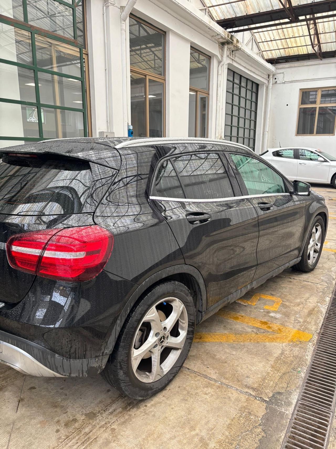 Mercedes-benz GLA 180 Premium