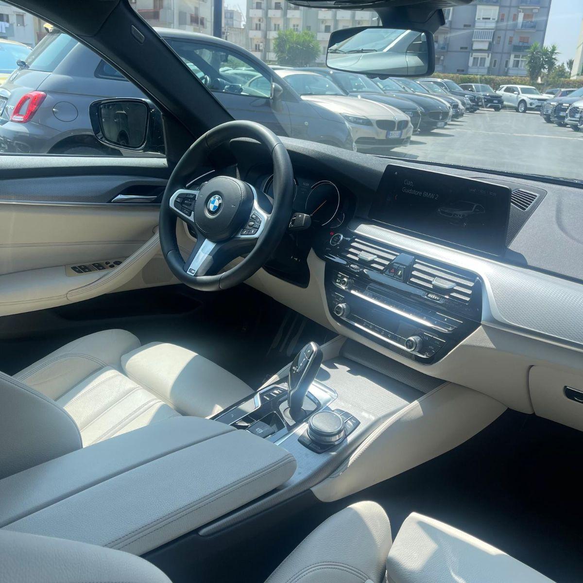 BMW - Serie 5 - 520d Msport