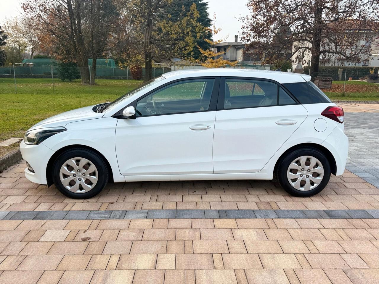 Hyundai i20 1.2 84 CV 5 porte 2016 neopatentati