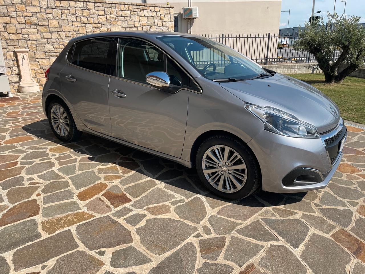 Peugeot 208 PureTech Turbo 110 EAT6 S&S 5 porte Allure